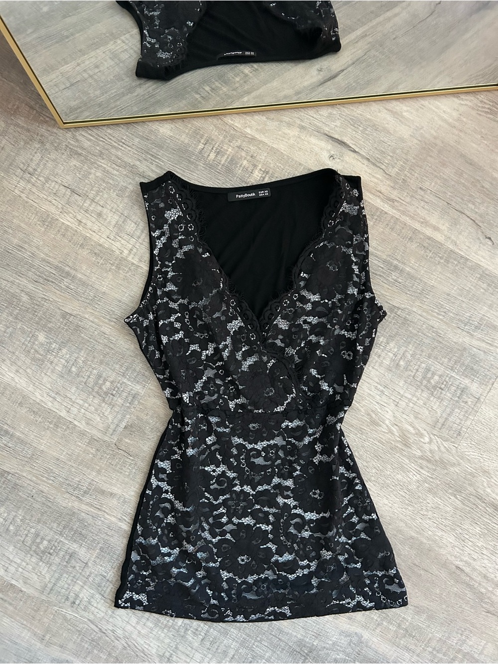 PattyBoutik Black Floral Lace V-Neck Overlay Tank Top Blouse XS